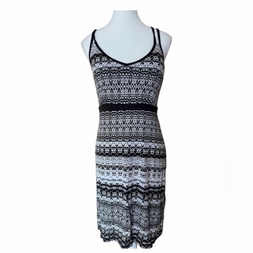 Dakini dress size Medium color black and white